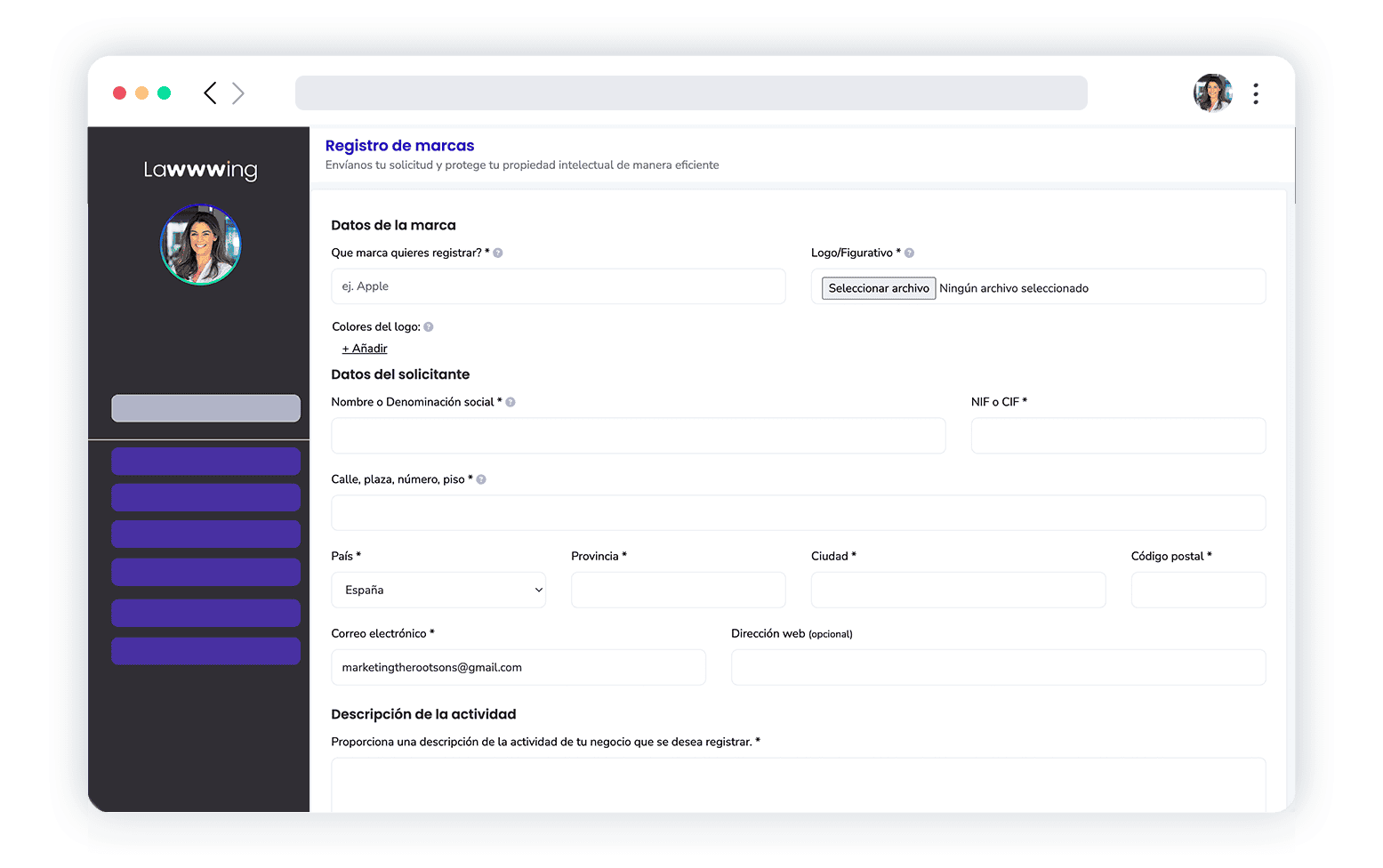 Formulario en la plataforma Lawwwing para el registro de marcas, mostrando campos para datos de la marca, información del solicitante y descripción de la actividad.